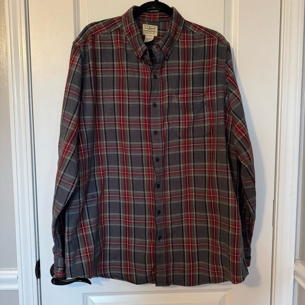 LL Bean Men’s Gray and Red Plaid Flannel Large Tall Shirt